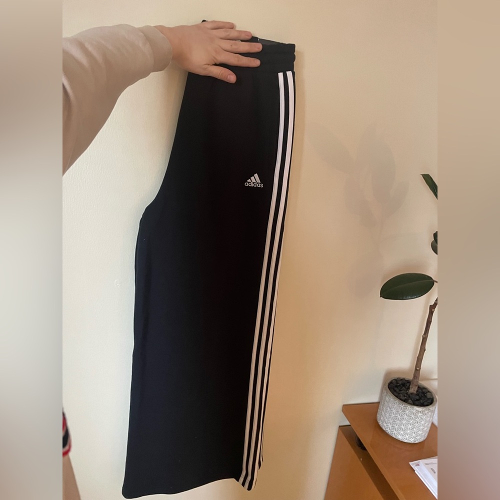 Classic Adidas Boot-cut Flare Bottom Sweat Pants (NWT)